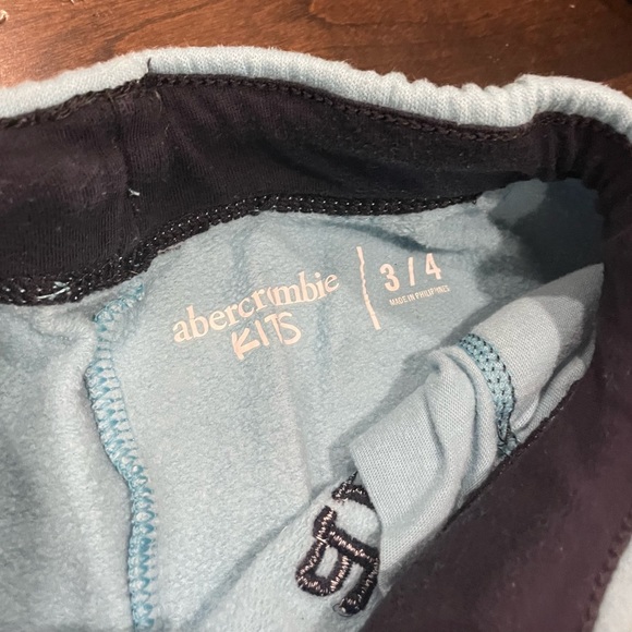 2 pairs of kids Abercrombie sweatpants. Navy 5/6 and light blue 3/4 - Picture 2 of 5